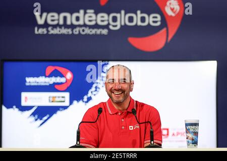 Les Sables d'Olonne, France. 28 janvier 2021. Le skipper Damien Seguin lors de la conférence de presse après avoir traversé la ligne d'arrivée de la course de voile solo ronde du Vendee Globe, aux Sables d'Olonne, dans l'ouest de la France, le 28 janvier 2021. Photo par Arnaud Masson/ABACAPRESS.COM crédit: Abaca Press/Alay Live News Banque D'Images