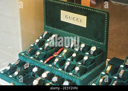 Londres, Royaume-Uni - 01 février 2019: Luxueux bijoux Gucci femmes montre dans la boutique de montres design sur la grande rue de Londres. Gucci Banque D'Images