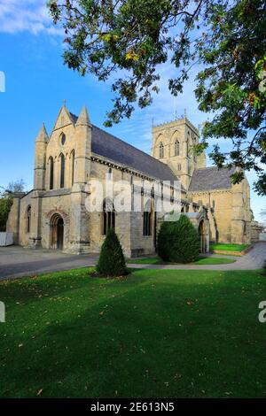 Couleurs d'automne sur Grimsby Minster, ville de Grimsby, Lincolnshire County, Angleterre Banque D'Images