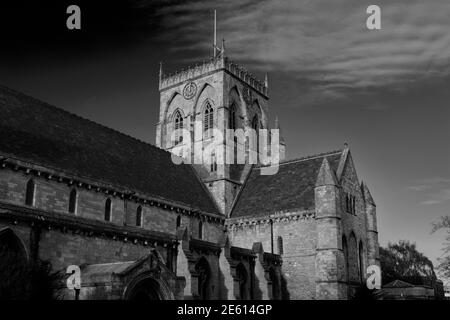 Couleurs d'automne sur Grimsby Minster, ville de Grimsby, Lincolnshire County, Angleterre Banque D'Images