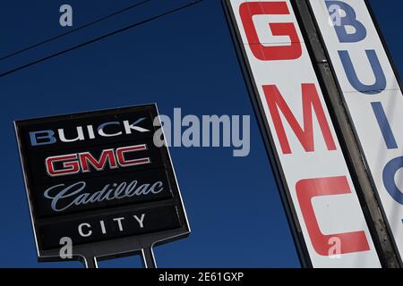 New York, États-Unis. 28 janvier 2021. General Motors, le plus grand constructeur automobile des États-Unis, a annoncé son intention de ne vendre que des véhicules à émissions nulles d'ici 2035 et de devenir neutre en carbone dans ses activités mondiales d'ici 2040, New York, NY, le 28 janvier 2021. Cette situation est au talon des nouveaux élus du président américain Biden qui ont signé des décrets visant à freiner le réchauffement climatique et la crise climatique. [Illustration] (photo d'Anthony Behar/Sipa USA) crédit: SIPA USA/Alay Live News Banque D'Images