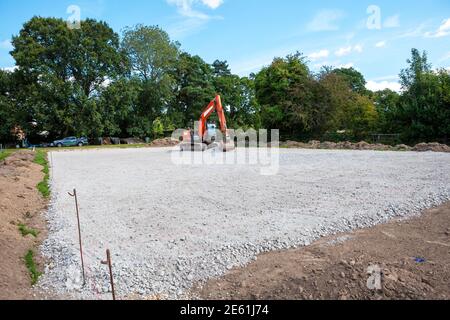 Excavatrice travaillant à la construction d'un stade d'équitation Banque D'Images