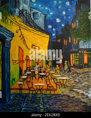 Peinture d'huile sur toile. Copie gratuite basée sur la célèbre peinture de Vincent Van Gogh - Cafe Terrace sur la place du Forum, Arles, 1888. Banque D'Images
