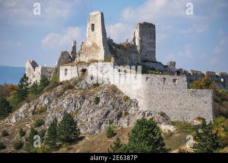 Ruines du château de Cachtice, ville de Cachtice, région de Trencin, Slovaquie