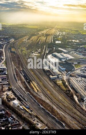 Vue aérienne chantier de triage et station de fret rétroéclairé à Hamm, région de la Ruhr, Rhénanie-du-Nord-Westphalie, Allemagne, voies ferrées, gare, DE, Deutsche B Banque D'Images