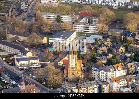Vue aérienne du lycée de Beisenkamp et paroisse Saint François d'Assise Liebfrauenkirche à Hamm, région de la Ruhr, Rhénanie-du-Nord-Westphalie, Allemagne, Am Beise Banque D'Images