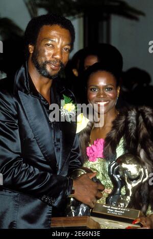 **PHOTO DE FICHIER** Cicely Tyson est décédé à 96. Paul Winfield et Cicely Tyson 1978 crédit : Ralph Dominguez/MediaPunch Banque D'Images