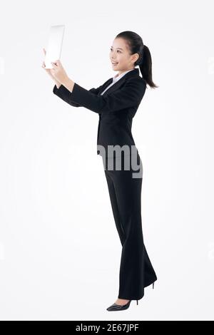 Femme d'affaires de mode orientale et IPAD photo de haute qualité