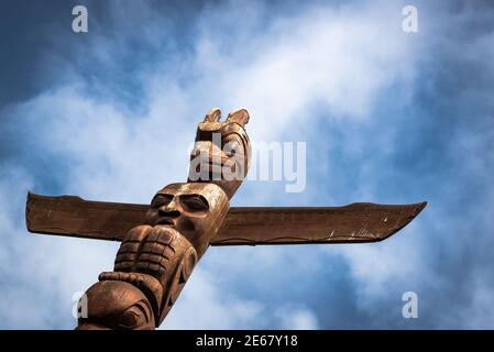 Totems dans le parc Stanley de Vancouver, Colombie-Britannique, Canada Banque D'Images