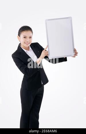 Femme d'affaires avec tableau blanc photo de haute qualité