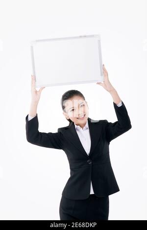 Femme d'affaires avec tableau blanc photo de haute qualité