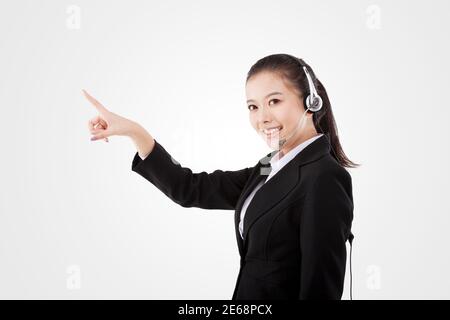 Femme d'affaires orientale portant un casque photo de haute qualité