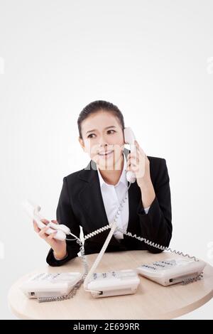 Femme d'affaires utilisant le téléphone photo de haute qualité