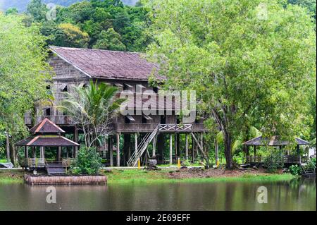 Melanau Tall House au village culturel de Sarawak Banque D'Images