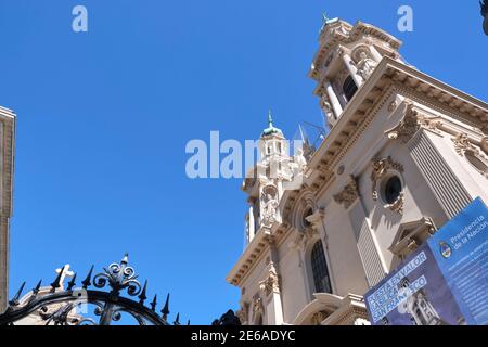 Buenos Aires, Argentine; 24 janvier 2021: Basilique de San Francisco, située dans le quartier de Monserrat, qui est en cours de restauration. Banque D'Images