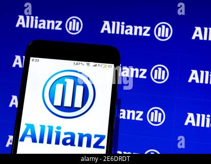 Sur cette photo, un logo Allianz se apparaît sur smartphone Banque D'Images