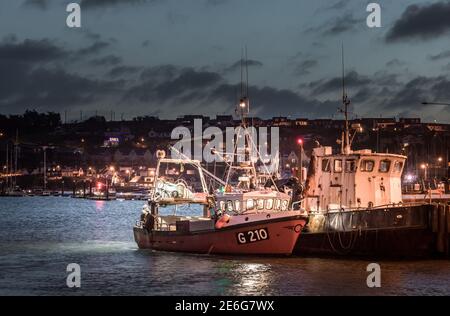 Crosshaven, Cork, Irlande. 29 janvier 2021.bateau de pêche Muire Éinne se prépare à partir avant l'aube pour les zones de pêche à l'extérieur du port de Crosshaven, Co. Cork, Irlande. - crédit; David Creedon / Alamy Live News Banque D'Images