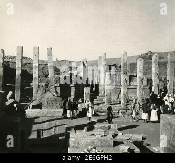 Vestibule du temple d'Awwam, Saba, Yémen des années 1950 Banque D'Images