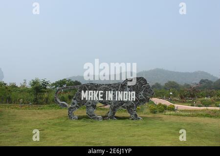 Sculpture de make en Inde logo lion, Vallée des fleurs près de la statue de l'unité, Narmada, Gujarat, Inde Banque D'Images