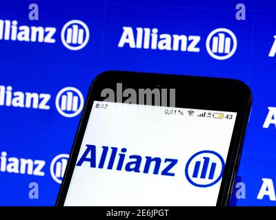 Sur cette photo, un logo Allianz se apparaît sur un smartphone. Banque D'Images