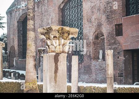Rome, Italie - 26 février 2018 : Musée national de Rome, bains de Dioclétien sous la neige Banque D'Images