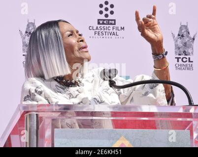 Los Angeles, États-Unis. 27 avril 2018. Cicely Tyson à la cérémonie main & Footprint qui s'est tenue au TCL Chinese Theatre à Hollywood, CA, le vendredi 27 avril 2018. (Photo par Sthanlee B. Mirador/Sipa USA) crédit: SIPA USA/Alay Live News Banque D'Images