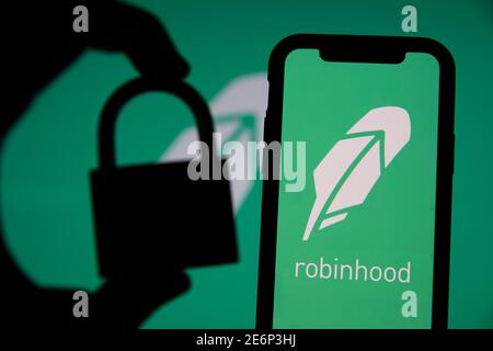 LONDRES, Royaume-Uni - janvier 2021 : application d'investissement financier Robinhood avec cadenas Banque D'Images