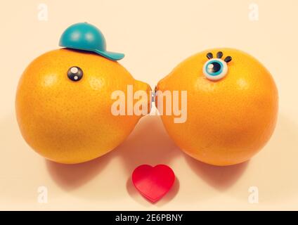 deux oranges flirtant entre elles, concept d'amitié et d'amour Banque D'Images