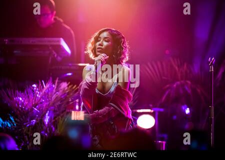 Jhene Aiko se produit en direct à Koko, Camden, Londres. Banque D'Images