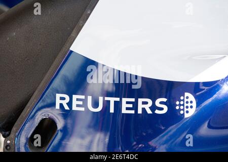 ÖREBRO, SUÈDE- 10 SEPTEMBRE 2016:Publicité sur une Formula car pour l'agence de presse Reuters. Banque D'Images