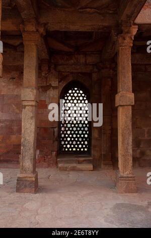 Qutub Minar est un site classé au patrimoine mondial de l'UNESCO de New Delhi, Inde avec tant d'architectures et de bâtiments Banque D'Images