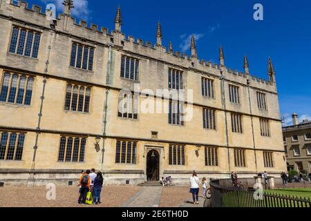 Bodleian Library, la principale bibliothèque de recherche de l'Université d'Oxford, sur Radcliffe Square, Oxford, Oxfordshire, Royaume-Uni. Banque D'Images