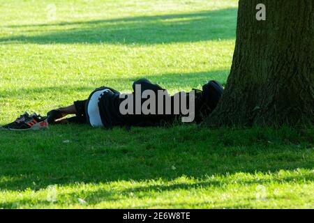 Dormir dans le parc Flevopark à Amsterdam, pays-Bas 25-6-2020 Banque D'Images