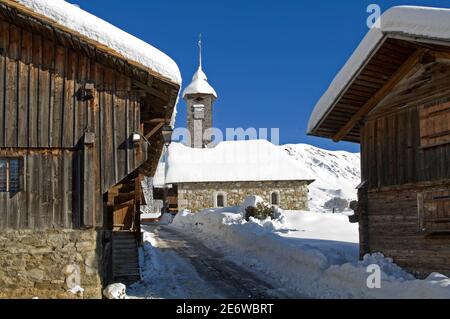 France, haute Savoie, massif des Aravis, Grand Bornand, anciens chalets du vieux village de Chinaillon et de sa chapelle Banque D'Images