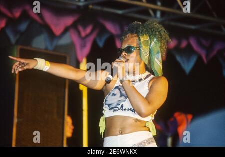 Kelis se présente au Glastonbury Festival 2000, Somerset, Angleterre, Royaume-Uni. Banque D'Images