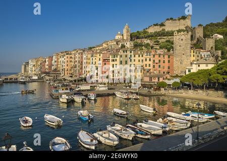 Italie, Ligurie, Cinque Terre, Parc naturel régional de Porto Venere, village de Porto Venere situé dans le Golfe des Poètes, classé au patrimoine mondial de l'UNESCO Banque D'Images