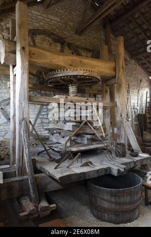 France, Aube, eaux Puiseaux, la ferme d'Hotte, musée du cidre du pays d'Hotte, presse à vis centrale à la fin du XVIIe siècle Banque D'Images