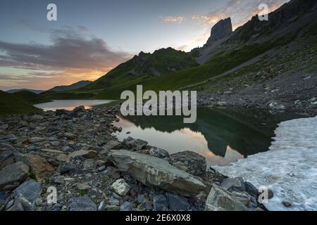 France, Savoie, massif de Beaufortain, Lac d'Amour (2250m) et Pierra Menta Banque D'Images