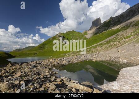 France, Savoie, massif de Beaufortain, Lac d'Amour (2250m) et Pierra Menta Banque D'Images