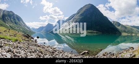 Panorama du lac Jolstravatnet près du parc national de Jostedalsbreen en Norvège Banque D'Images