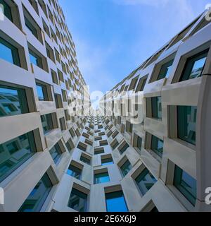 Vue sur le gratte-ciel Upper West à Breitscheidplatz à Berlin par dessous Banque D'Images