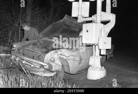 Accident de voiture 1967 Wyoming Valley, Pennsylvanie, États-Unis hiver. Banque D'Images