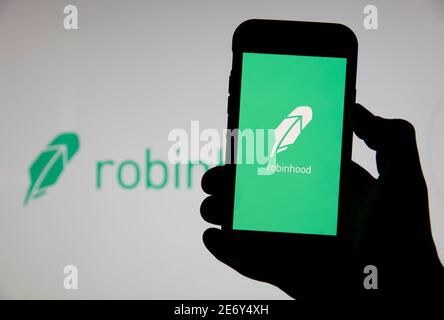 LONDRES, Royaume-Uni - janvier 2021 : application d'investissement financier Robinhood sur un appareil mobile Banque D'Images