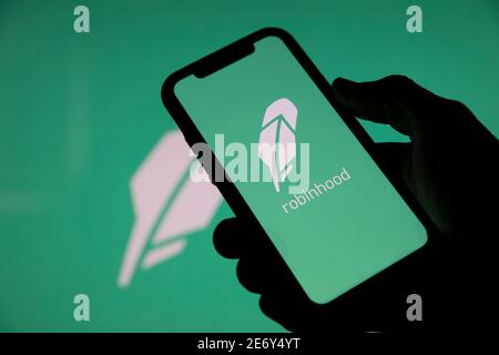 LONDRES, Royaume-Uni - janvier 2021 : application d'investissement financier Robinhood sur un appareil mobile Banque D'Images