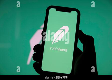 LONDRES, Royaume-Uni - janvier 2021 : application d'investissement financier Robinhood sur un appareil mobile Banque D'Images