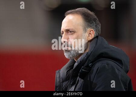 Stuttgart, Allemagne. 29 janvier 2021. Football: Bundesliga, VfB Stuttgart - FSV Mainz 05, Matchday 19, Mercedes-Benz Arena. L'entraîneur de Stuttgart Pellegrino Matarazzo donne une interview avant le match. Credit: Sebastian Gollnow/dpa - NOTE IMPORTANTE: Conformément aux règlements de la DFL Deutsche Fußball Liga et/ou de la DFB Deutscher Fußball-Bund, il est interdit d'utiliser ou d'avoir utilisé des photos prises dans le stade et/ou du match sous forme de séquences et/ou de séries de photos de type vidéo./dpa/Alay Live News Banque D'Images