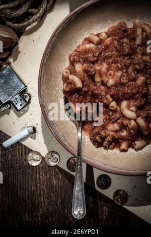Bœuf et macaroni goulash de l'époque de la Grande Dépression mangé Par les Américains frappés par la pauvreté Banque D'Images