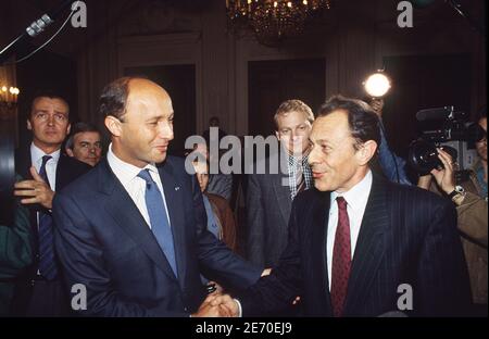 Michel Rocard rend visite à Laurent Fabius à 'Hôtel de Lassay' le 2 septembre 1988, à Paris, en France. Photo de Patrick Durand/ABACAPRESS.COM Banque D'Images