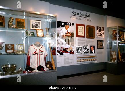 Exposition sur Stan Musial des St. Louis Cardinals au National Baseball Hall of Fame de Cooperstown, New York Banque D'Images