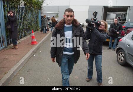 Bilal à Khalifa Ben Messaoud arrive au poste de police de Chelles, banlieue nord de Paris, le 13 janvier 2007. Il est le père de Bilal, un bébé de 17 jours, enlevé le 12 janvier 2007 par Linda, âgée de 18 ans. La police a émis une alerte Ambert aujourd'hui et a trouvé Linda et Bilal à Bretigny-sur-orge, banlieue sud de Paris. Photo de Jules Motte/ABACAPRESS.COM Banque D'Images